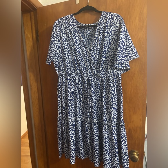 SHEIN Blue and White Floral Dress - Picture 1 of 4